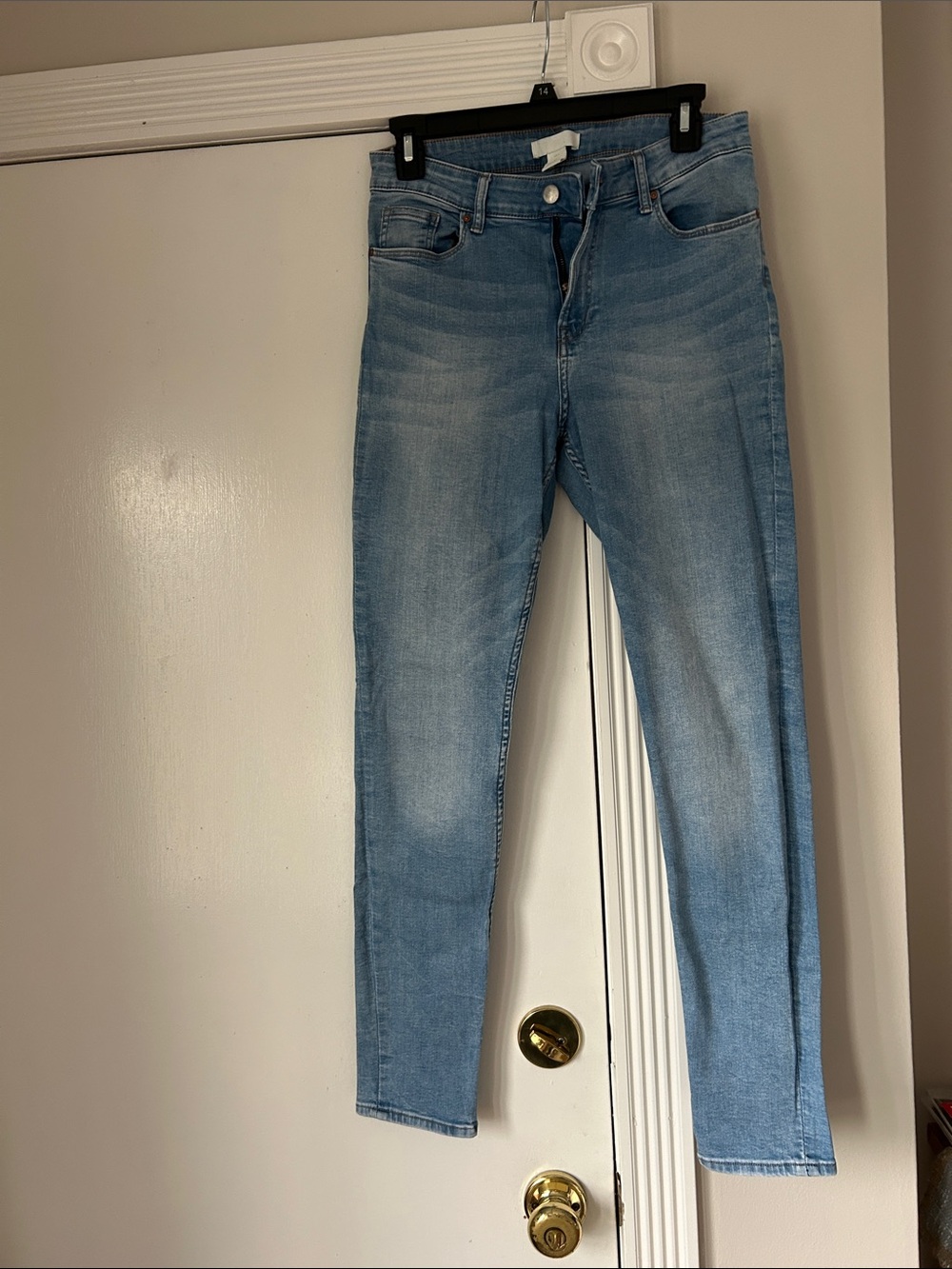 H&M women’s light Wash High-Rise Skinny Jeans size 6